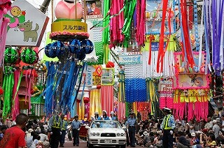 七夕まつりのパレードの写真 