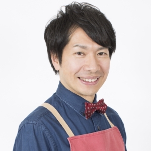 パパ料理講習の講師である滝村雅晴氏の写真