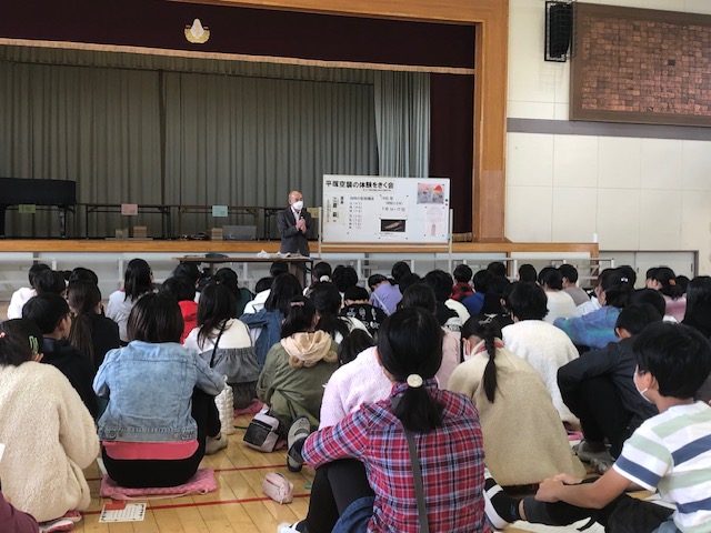平塚空襲体験をきく会富士見小学校の様子写真