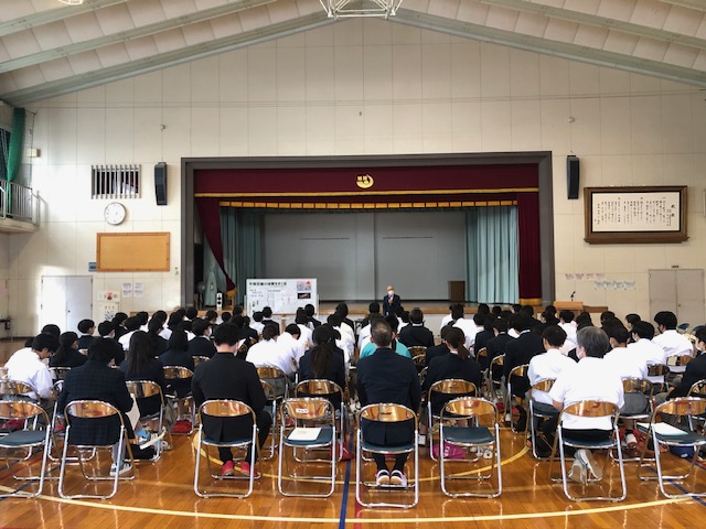 平塚空襲体験をきく会旭陵中学校の様子写真