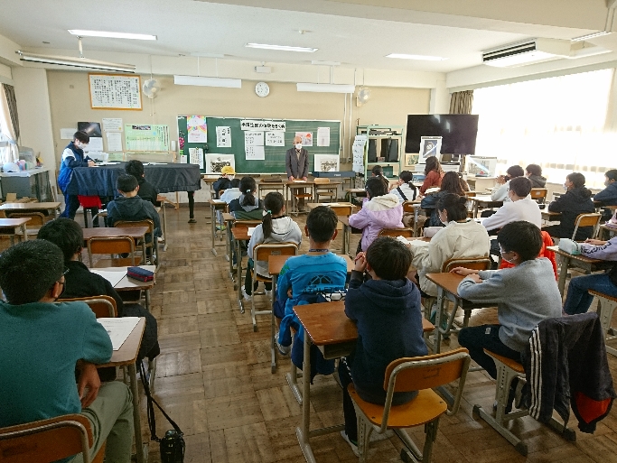 平塚空襲体験をきく会豊田小学校の様子写真