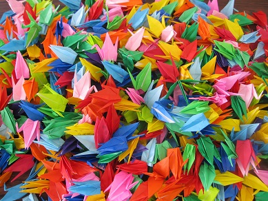 市民が作製した折り鶴の写真