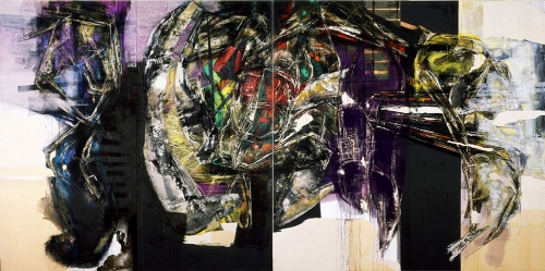 内田あぐり《吊るされた男#01K》2001年、当館蔵。写真イメージ：紫や茶や黒の背景に赤や黄の抽象画