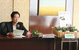 説明する大藏律子市長
