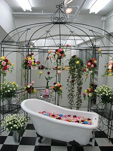 バラ祭りのバラ風呂の写真
