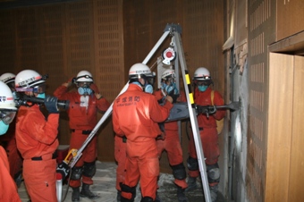 瓦礫救助訓練の写真