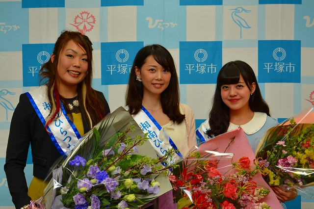 織り姫の写真。左から、松本浩代さん、髙橋ときわさん、高橋香緒里さん