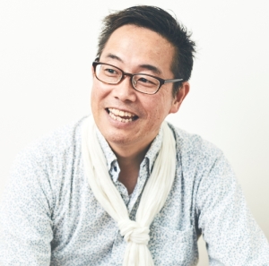 講師の小崎恭弘(こざきやすひろ)氏の写真