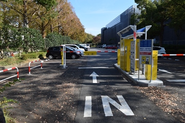 西第一駐車場入り口