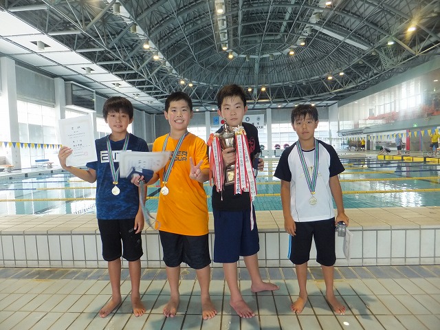 小学生男子4×50mリレー優勝　旭小チーム