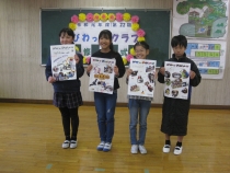 作ったびわっ子だよりをみんなの前で発表しました