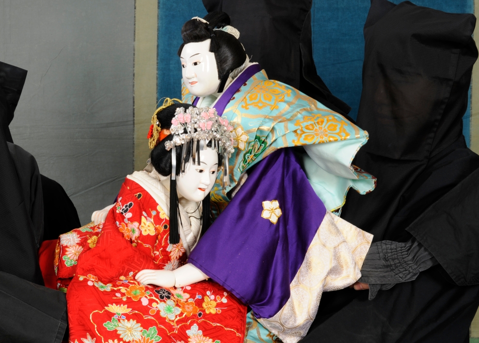 小田原市小竹地区に伝わる人形芝居、下中座公演中の一場面の写真。