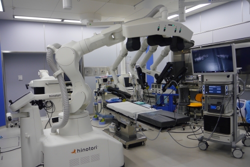 手術支援ロボットの写真1