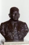 河野一郎氏の銅像写真