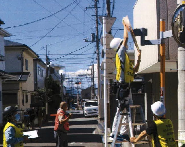 道路反射鏡の清掃活動