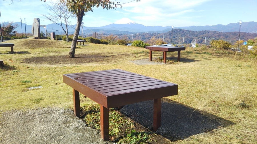 写真イメージ：公園からの眺望（ベンチから富士山方面）