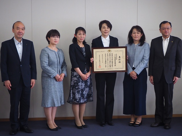 太洋中学校区子ども読書活動推進協議会による市長表敬訪問