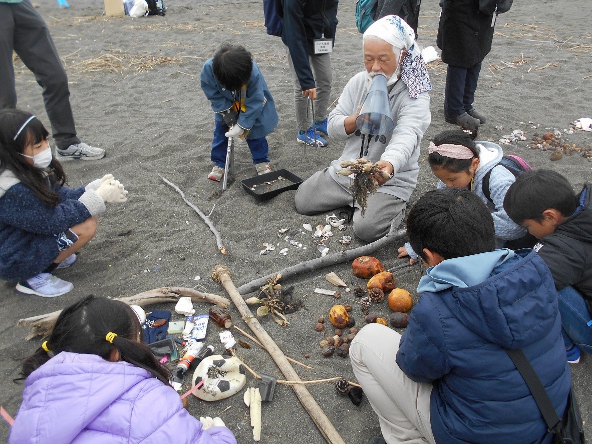 こども環境教室（海岸編）の様子2