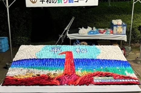 平和の折り鶴ボード作製写真1