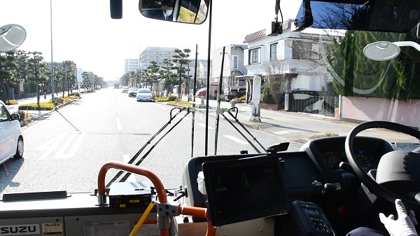 路上駐車回避の様子