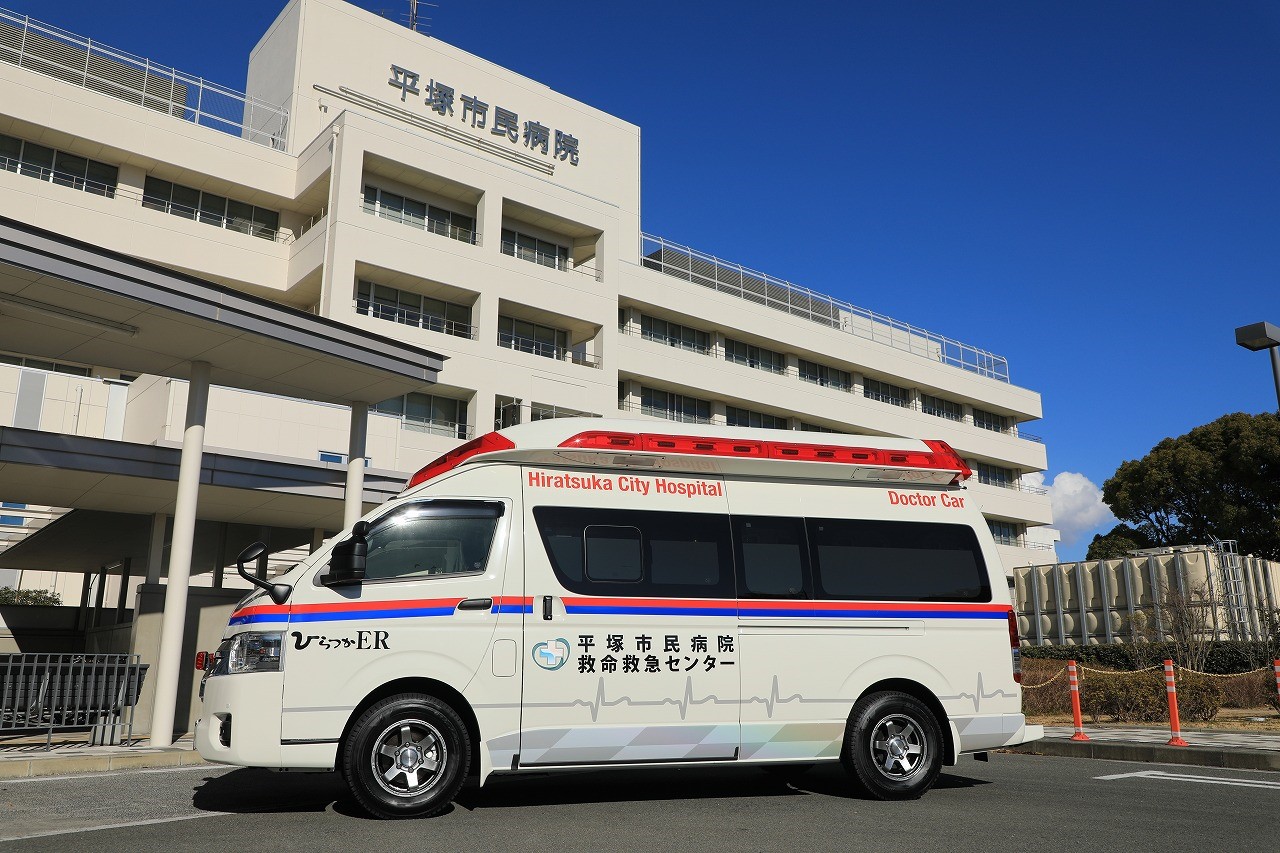 救急車の写真(全景左側面)
