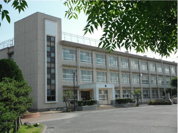 港小学校の外観