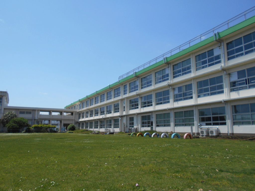 八幡小学校の外観