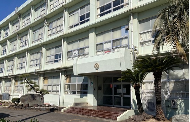 なでしこ小学校の外観