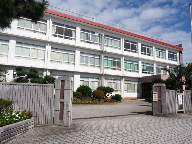 春日野中学校の外観