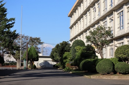 中原中学校の外観