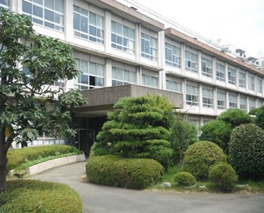 崇善小学校の外観