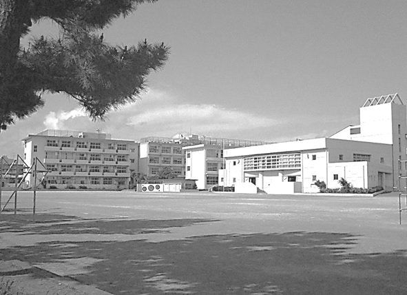 花水小学校の外観