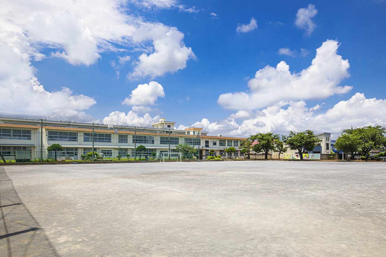 中原小学校の外観