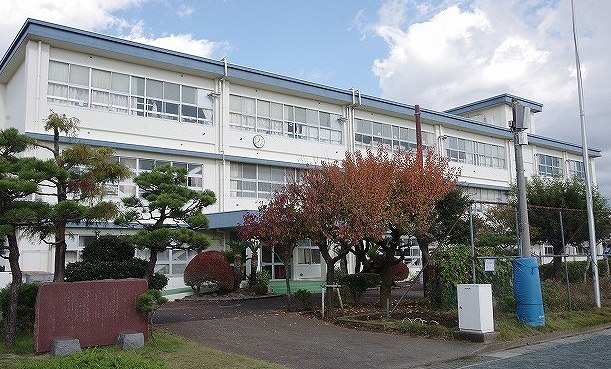 豊田小学校の外観