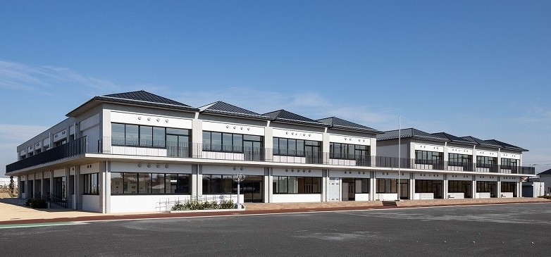 相模小学校の外観