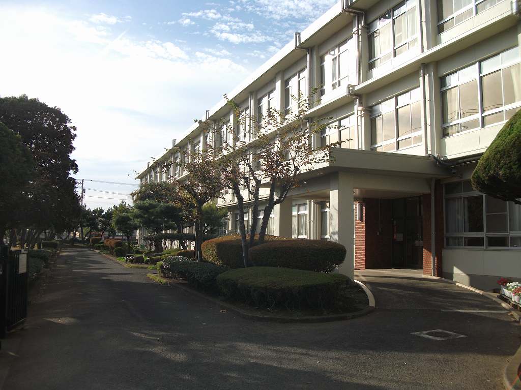 浜岳中学校の外観