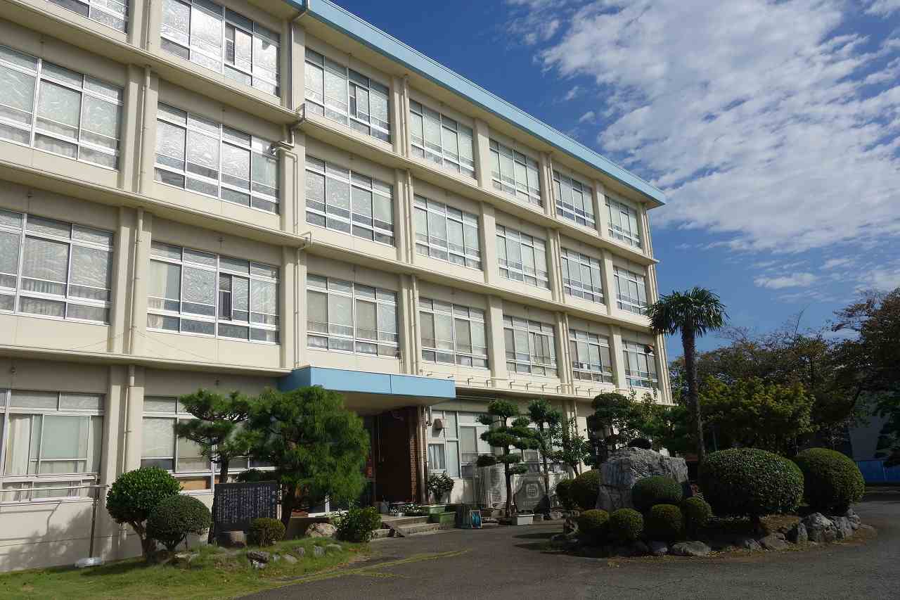 神田中学校の外観