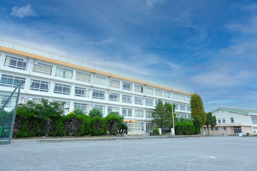 金旭中学校の外観