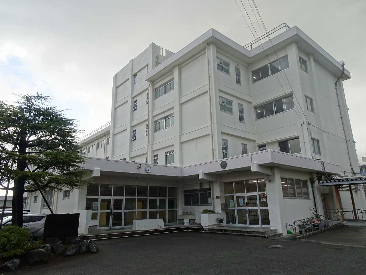 山城中学校の外観