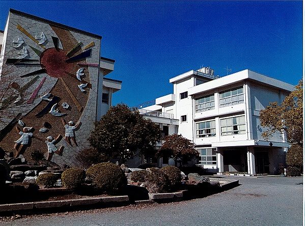 旭小学校の外観