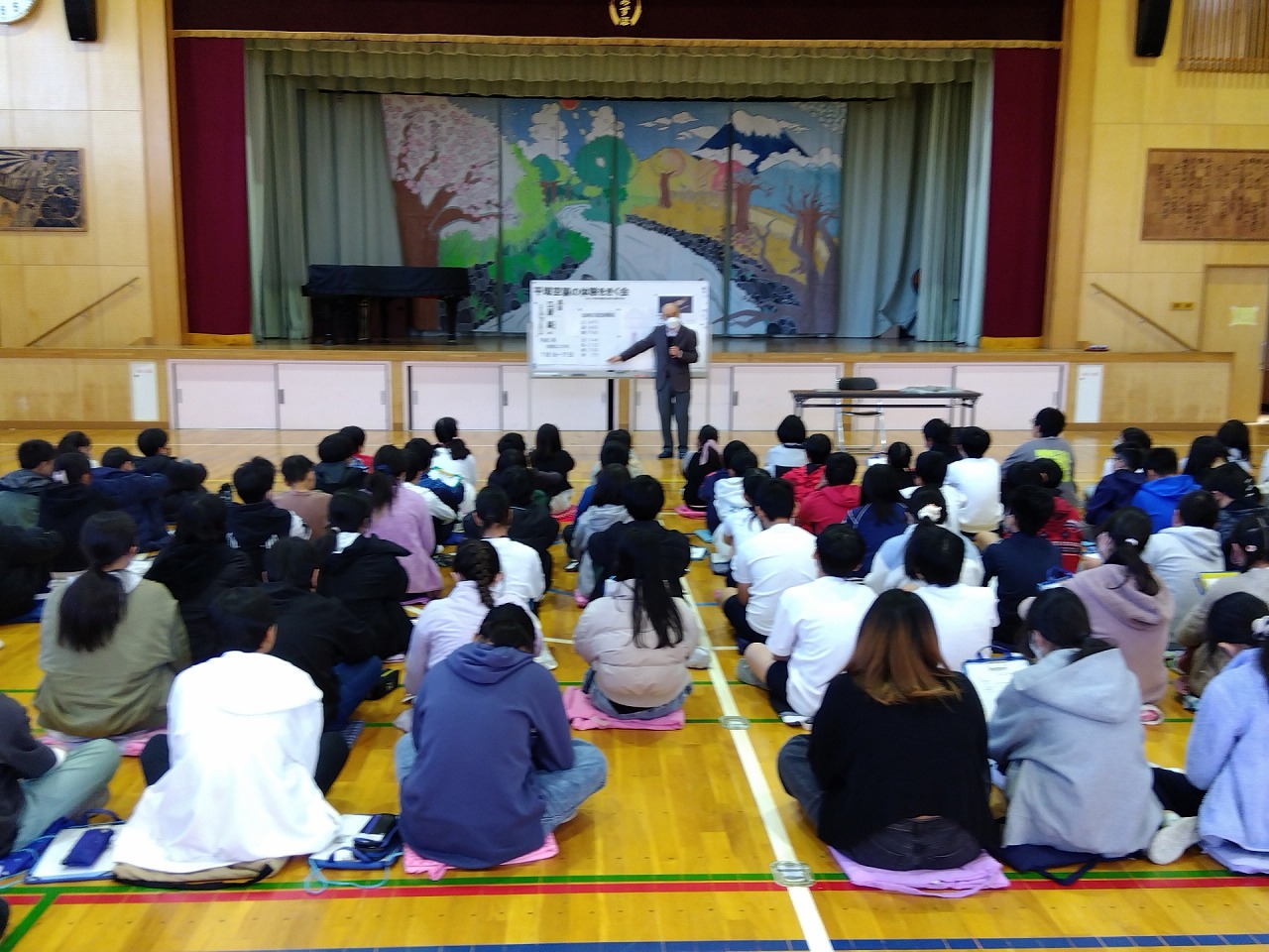 平塚空襲体験をきく会　みずほ小学校の写真