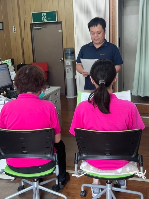 イクボス宣言をしている反町代表取締役社長と従業員の皆様