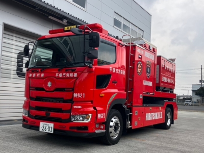 遠距離送・排水車（正面斜め）