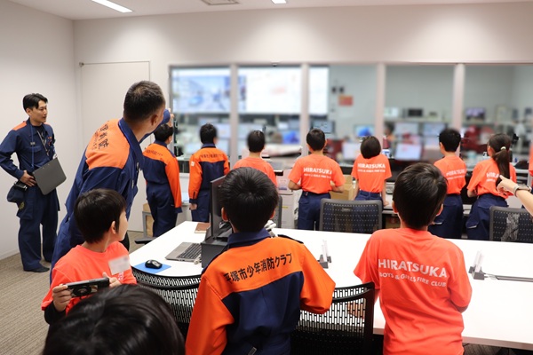 指令センター見学の様子（2）