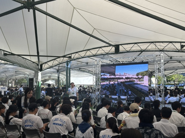 平和記念式典参列している写真