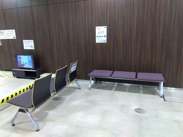 平塚市役所バス待ちポット写真